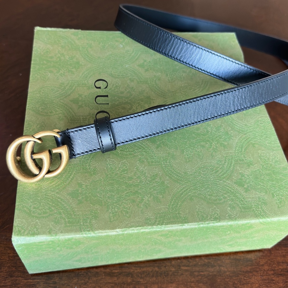 GUCCI LEATHER BELT WITH DOUBLE G BUCKLE (AUTHENTIC)